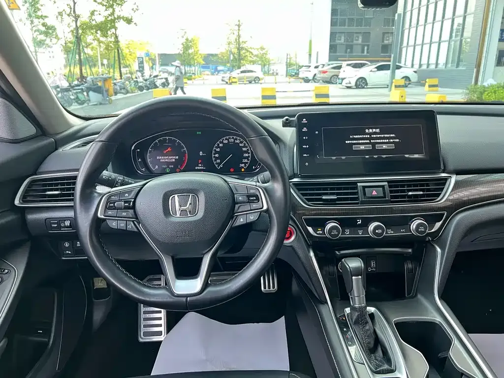 Honda Accord — фото 8