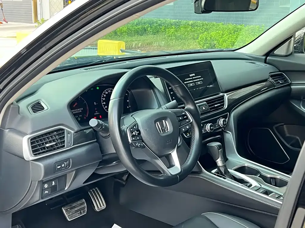 Honda Accord — фото 9