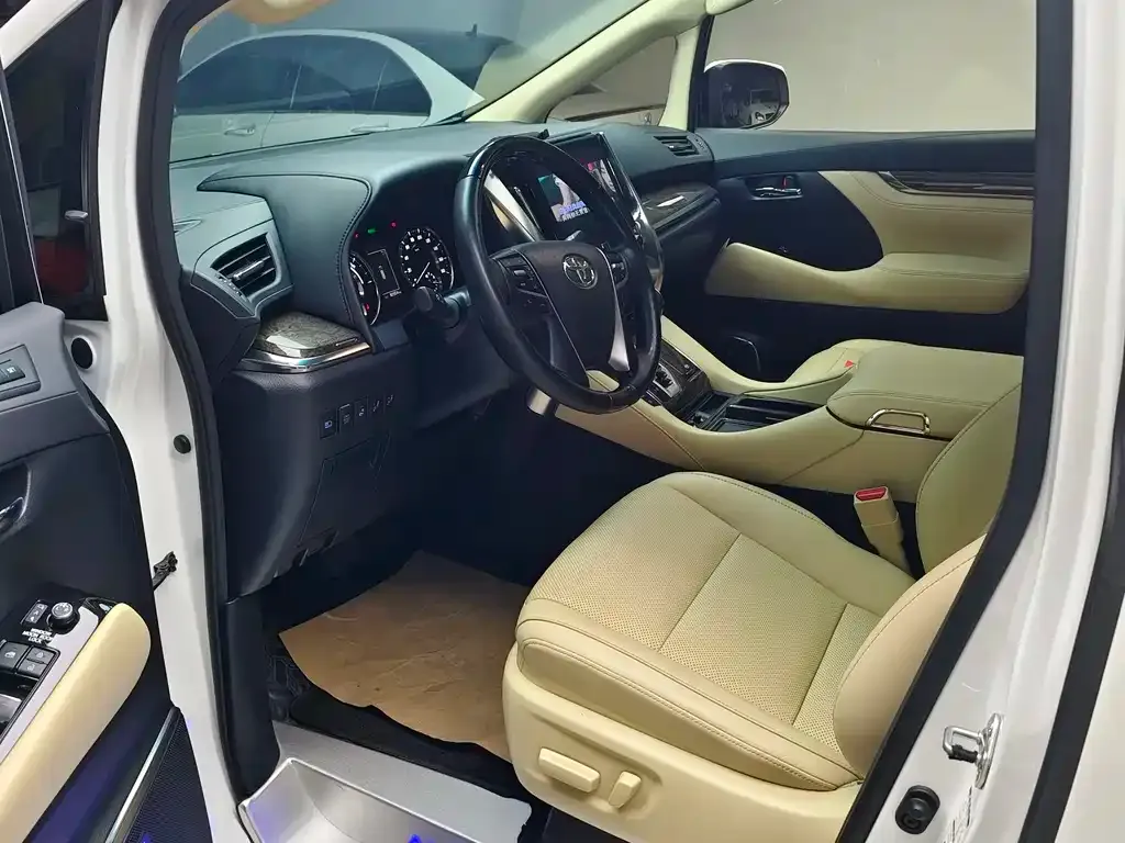 Toyota Alphard 2023 из CN, фото 7