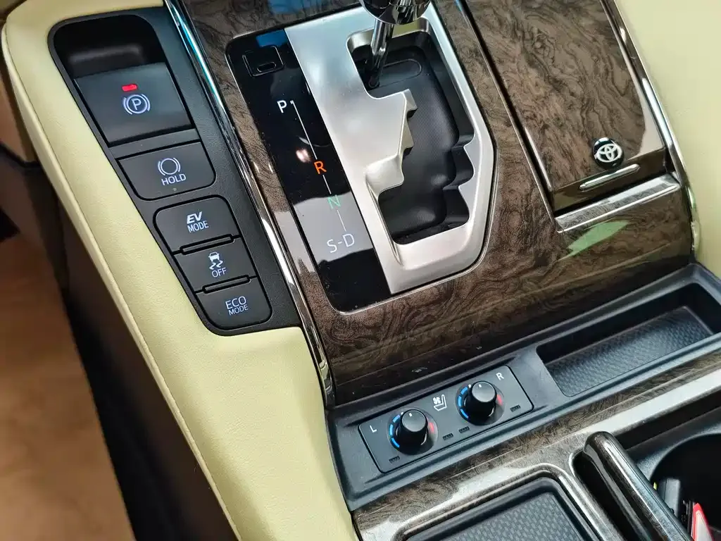 Toyota Alphard 2023 из CN, фото 3