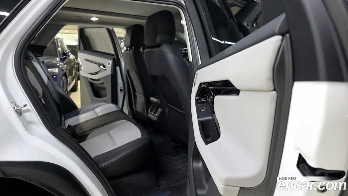 [object Object] Range Rover Evoque 2025 из KR, фото 9