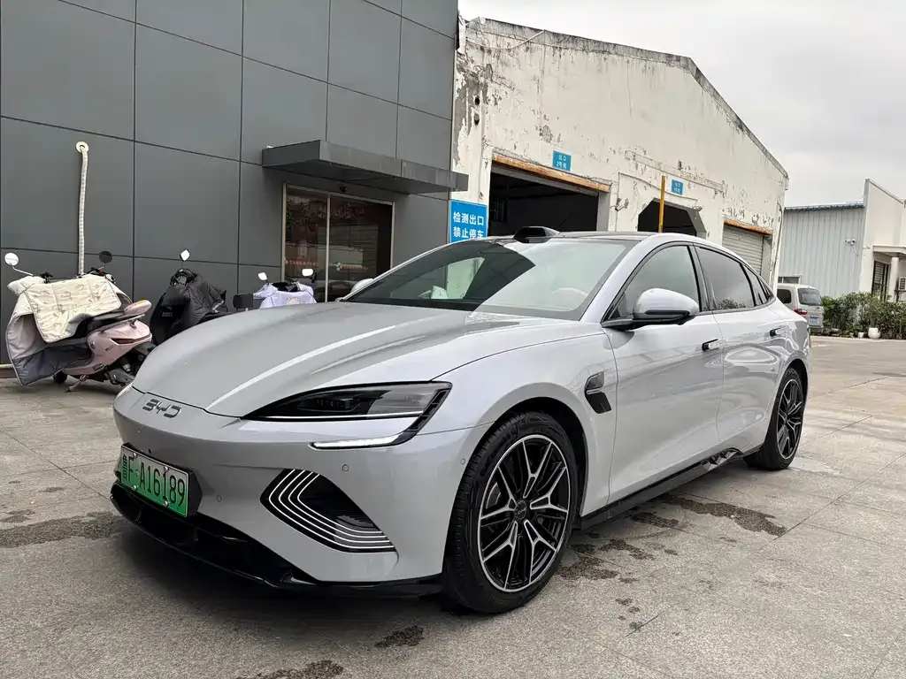 BYD Seal — фото 1