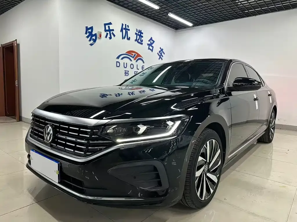Volkswagen Passat — фото 1