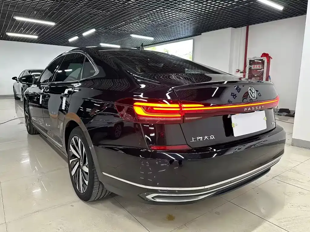 Volkswagen Passat — фото 8