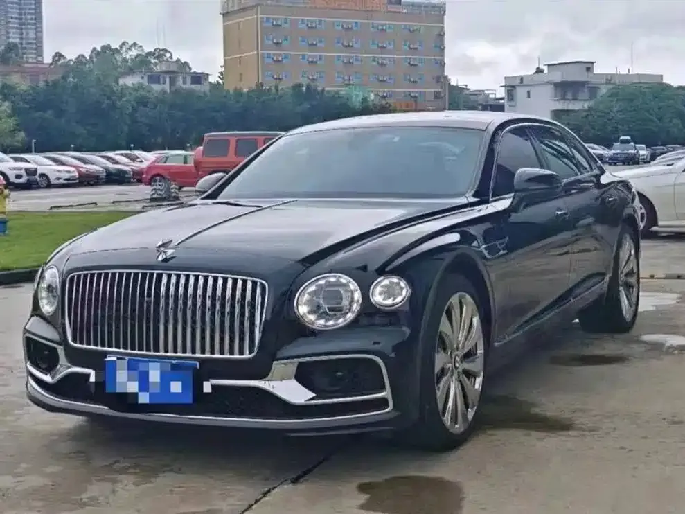 Bentley Flying Spur — фото 1