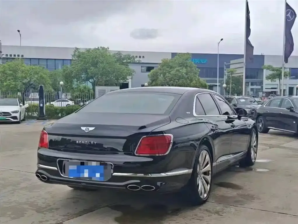 Bentley Flying Spur — фото 2