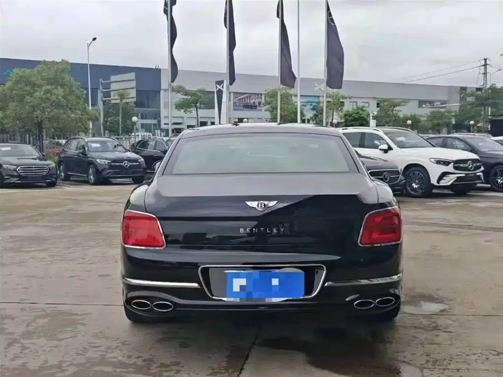 Bentley Flying Spur — фото 5