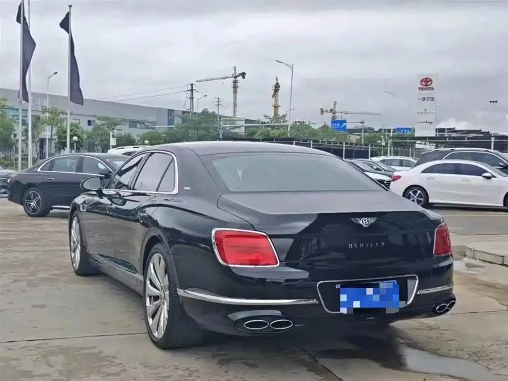 Bentley Flying Spur — фото 6