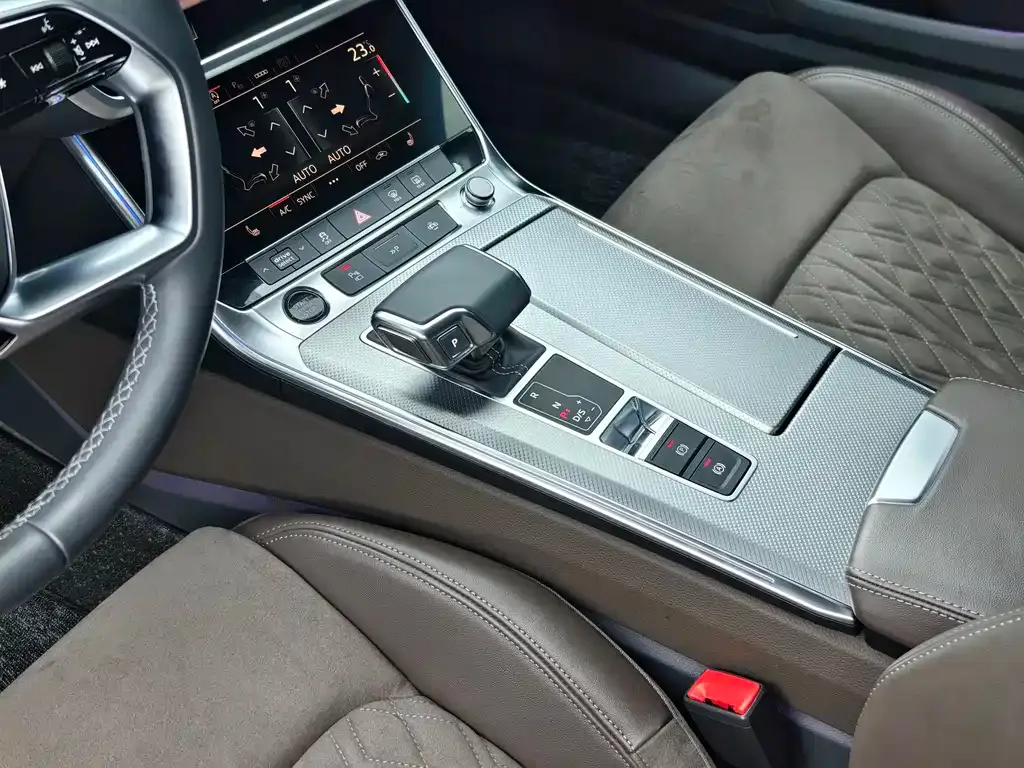 Audi A7L — фото 10