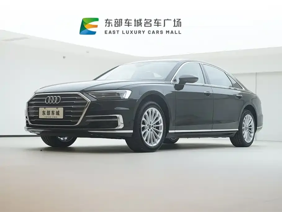 Audi A8 — фото 1