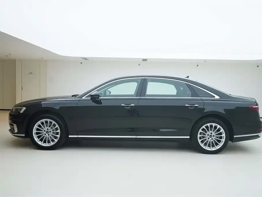 Audi A8 — фото 5