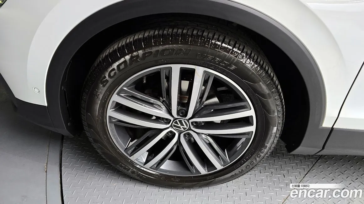 Volkswagen Tiguan 2023 из KR, фото 9