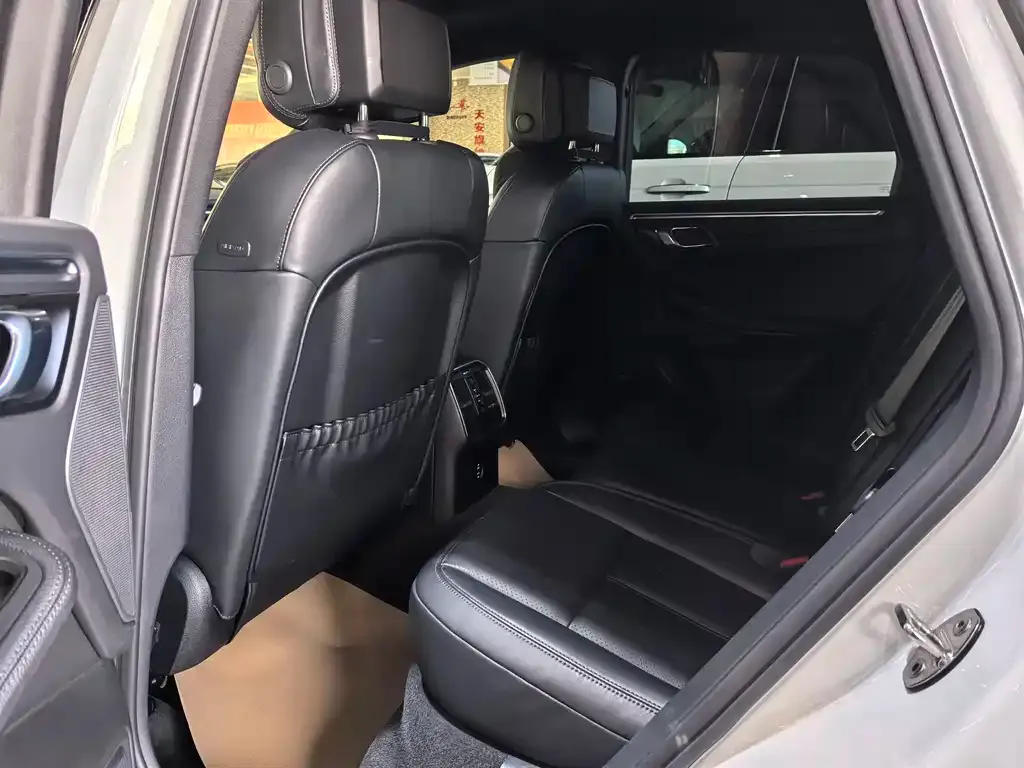 Porsche Macan 2025 из CN, фото 2