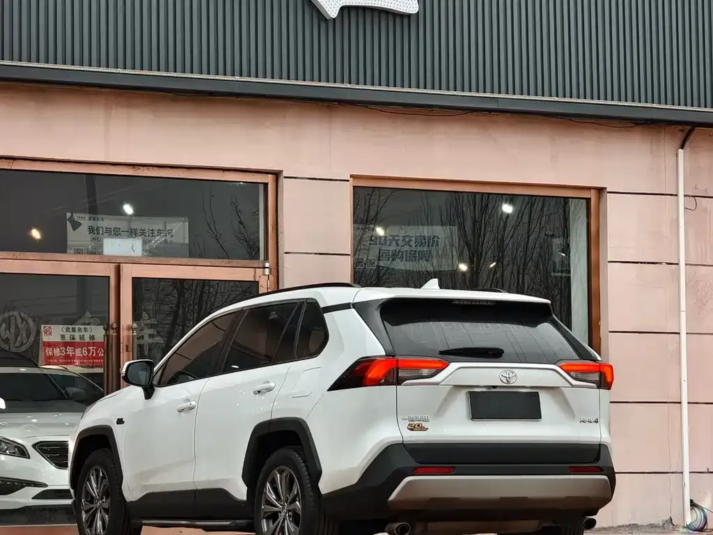 Toyota RAV4 2024 из CN, фото 3