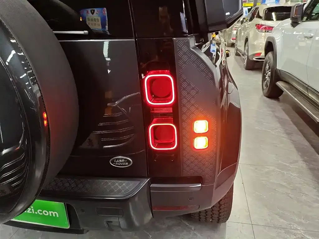 Land Rover Defender — фото 8