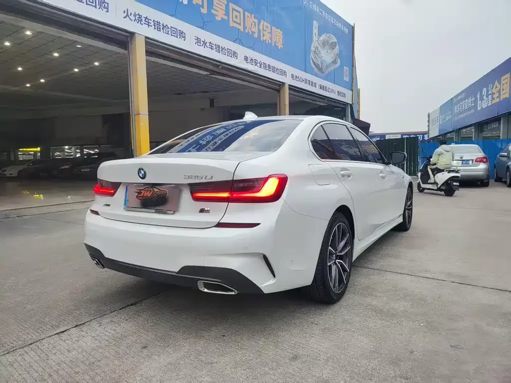 BMW 3 Series 2021 из CN, фото 2