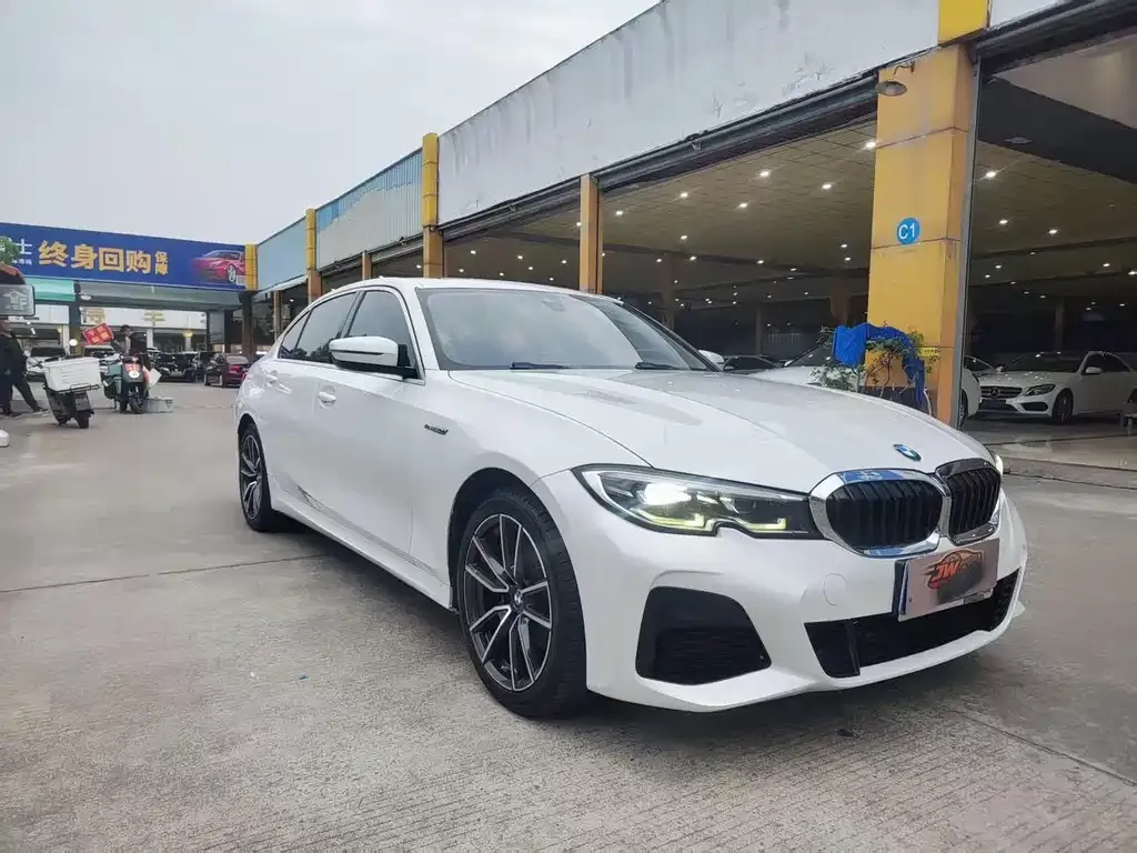 BMW 3 Series 2021 из CN, фото 9