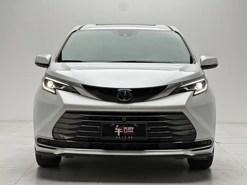 Toyota Sienna 2025 из CN, фото 2