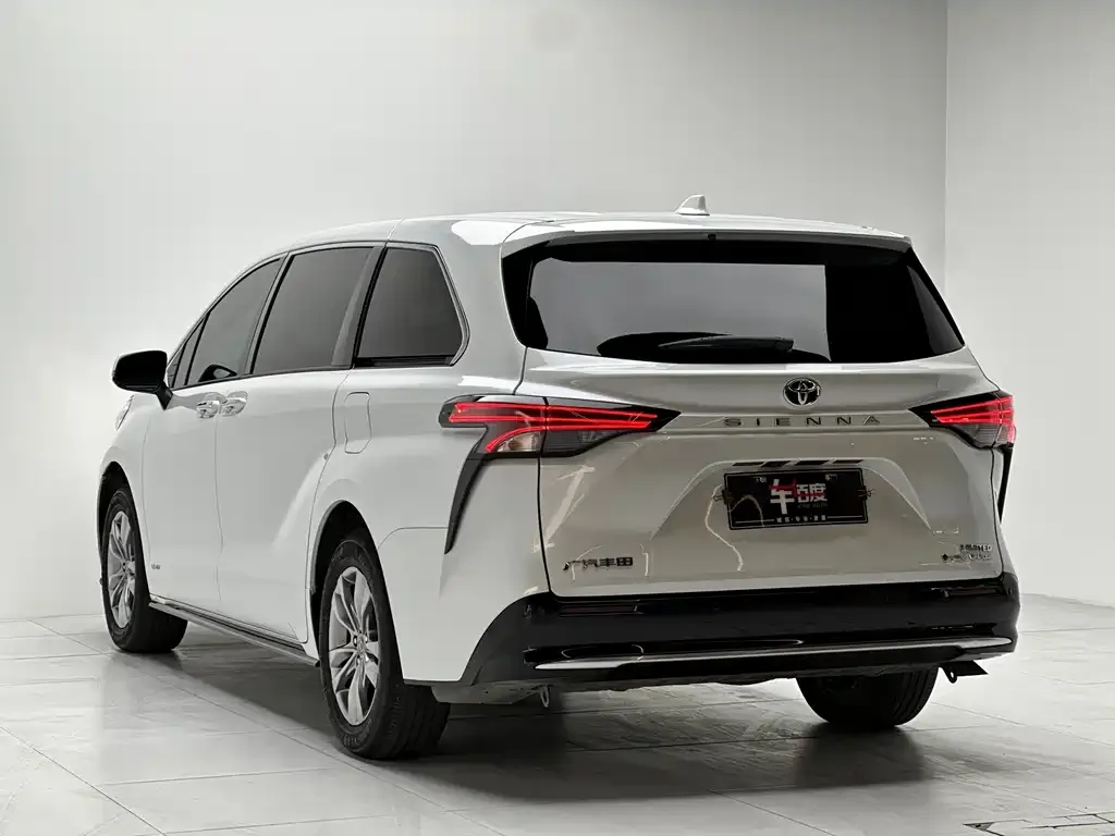 Toyota Sienna 2025 из CN, фото 4