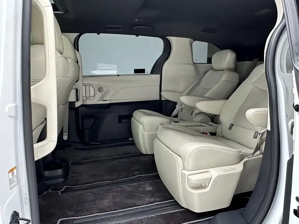 Toyota Sienna 2025 из CN, фото 10