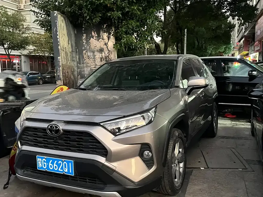 Toyota RAV4 2022 из CN, фото 1