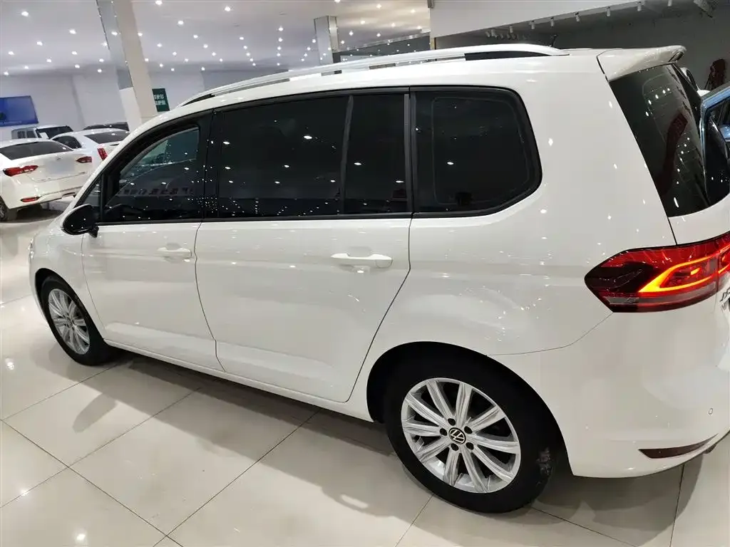 Volkswagen Touran 2021 из CN, фото 10
