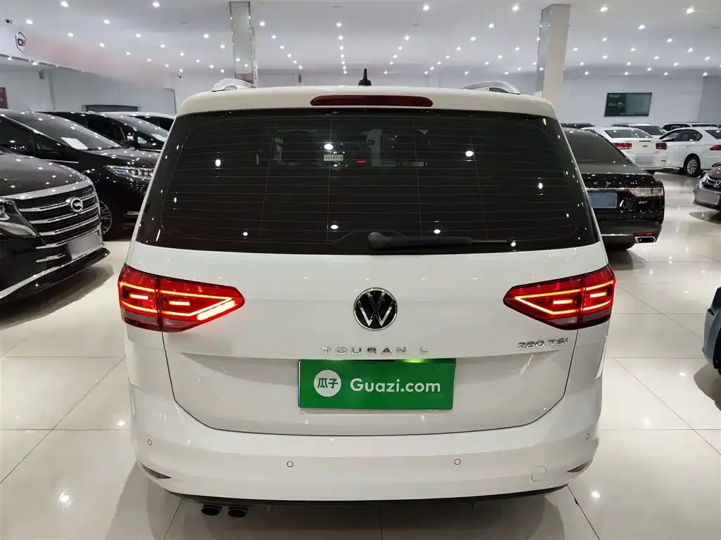 Volkswagen Touran 2021 из CN, фото 2