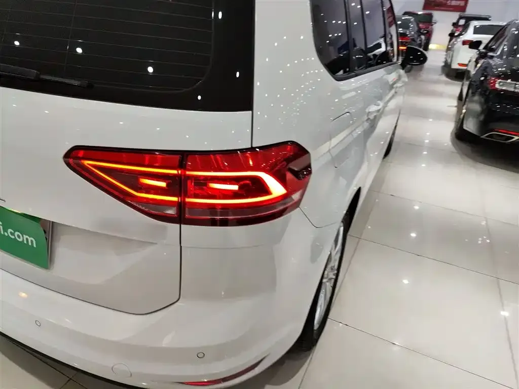 Volkswagen Touran 2021 из CN, фото 3