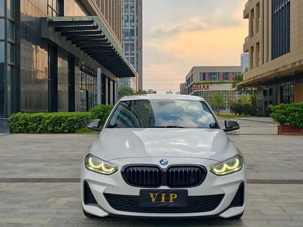 BMW 1 Series 2022 из CN, фото 1