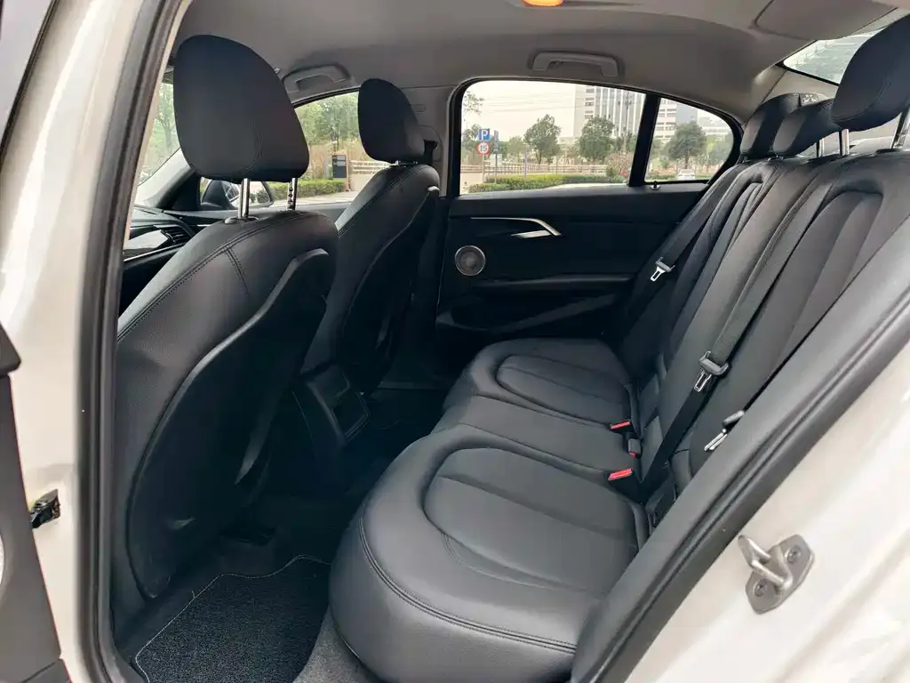 BMW 1 Series 2022 из CN, фото 2