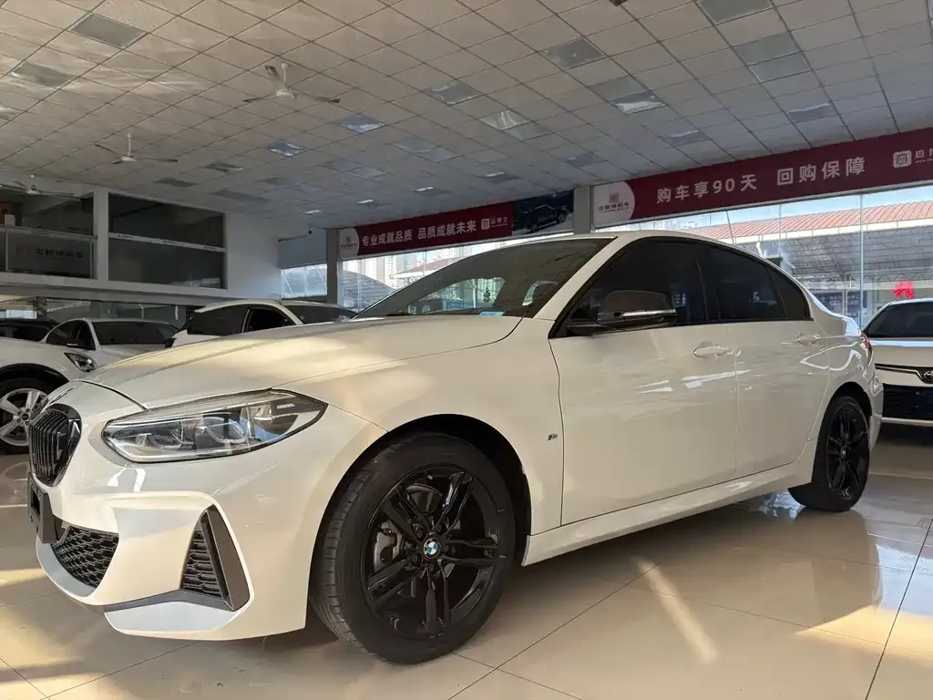 BMW 1 Series 2022 из CN, фото 1