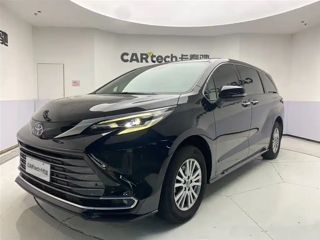 Toyota Sienna 2023 из CN, фото 1