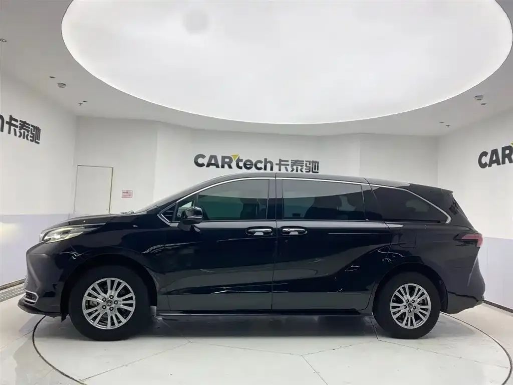Toyota Sienna 2023 из CN, фото 4