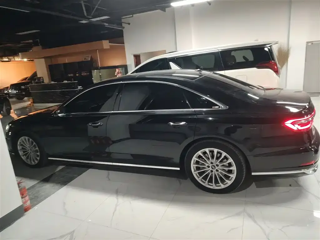 Audi A8 2021 из CN, фото 2