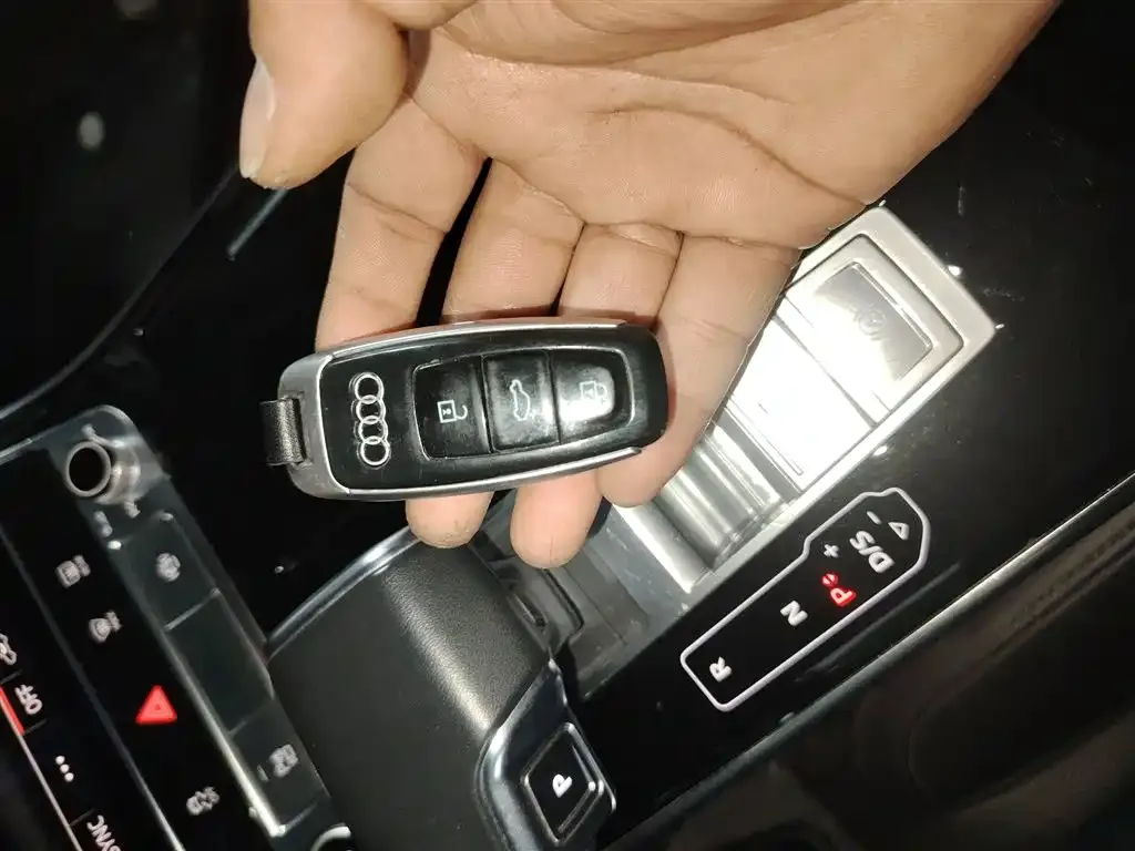 Audi A8 2021 из CN, фото 9