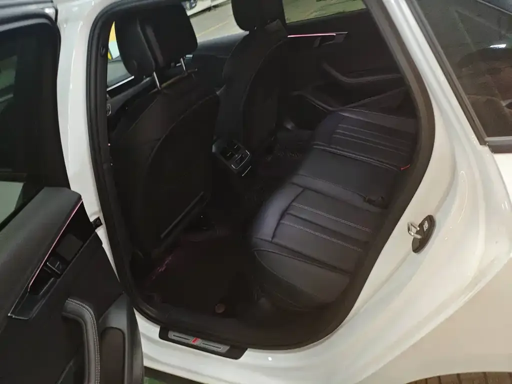 Audi A4L 2025 из CN, фото 2
