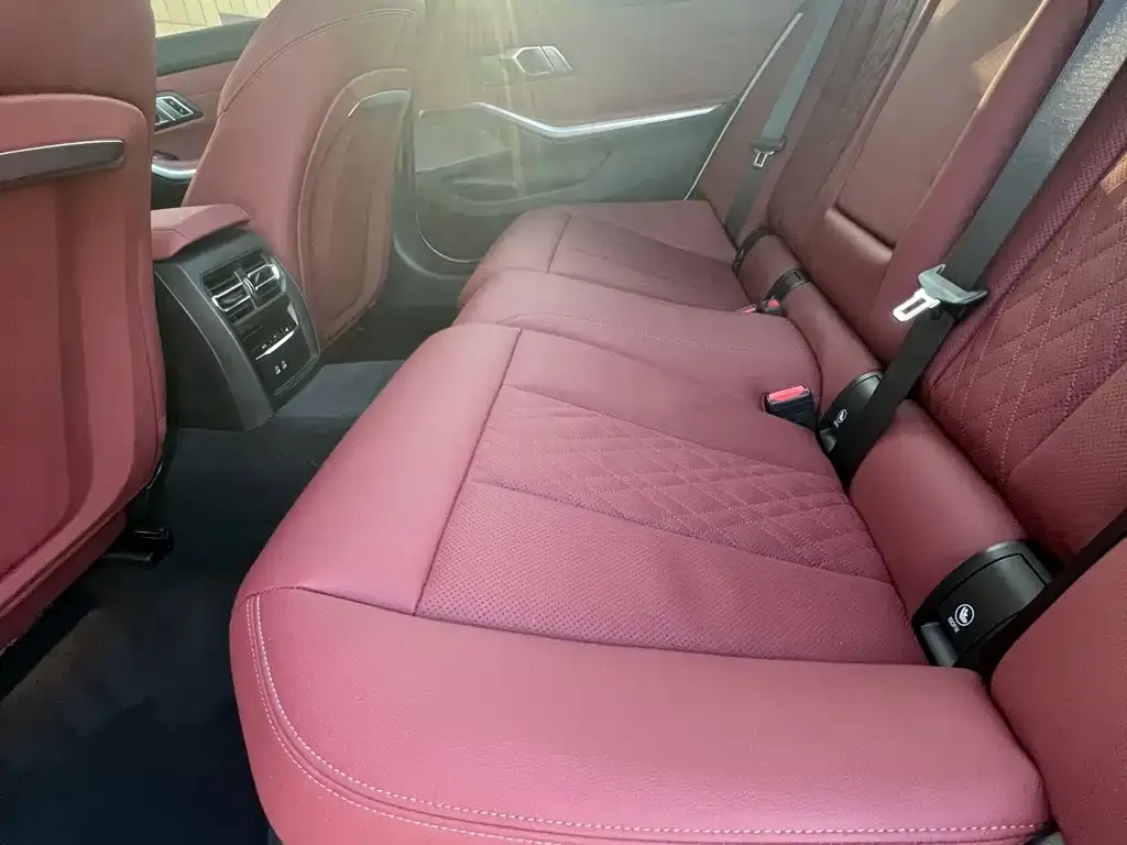 BMW 3 Series 2023 из CN, фото 2