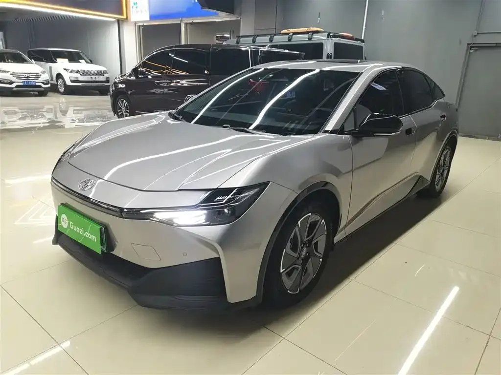 Toyota bZ3 2023 из CN, фото 1