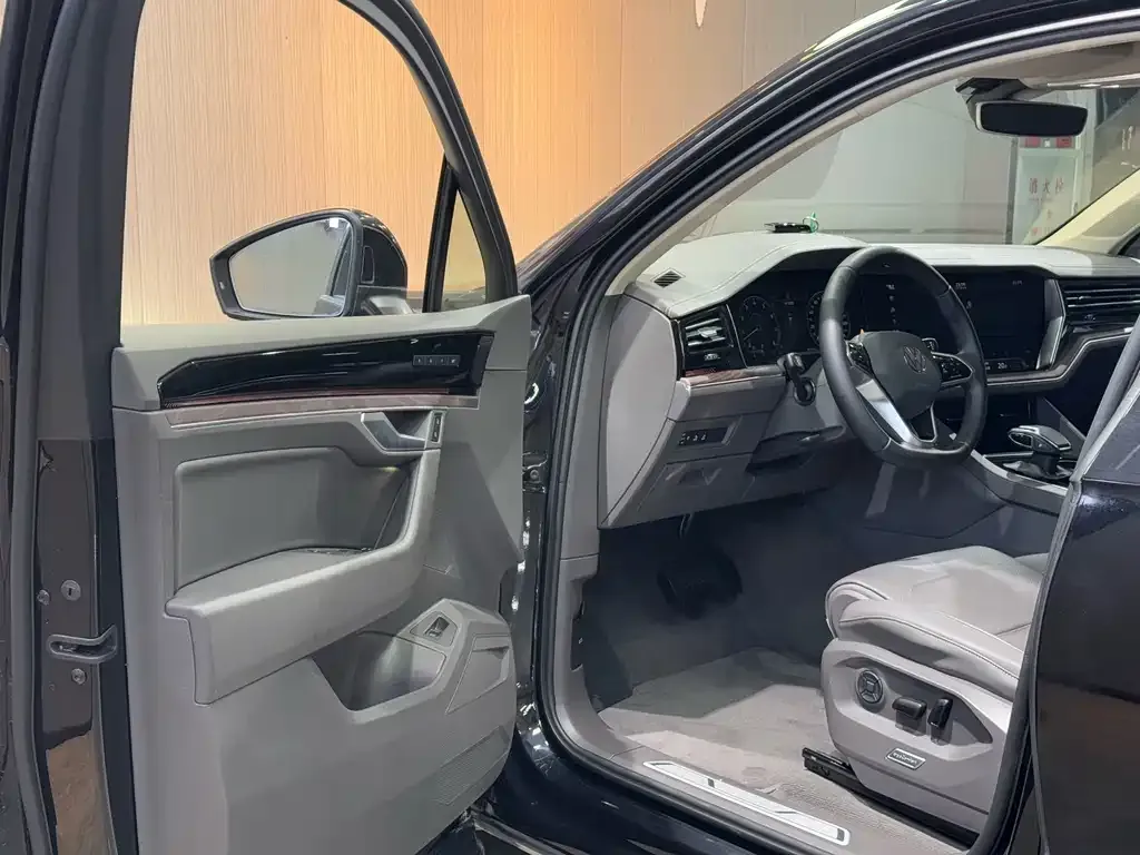 Volkswagen Touareg 2022 из CN, фото 2