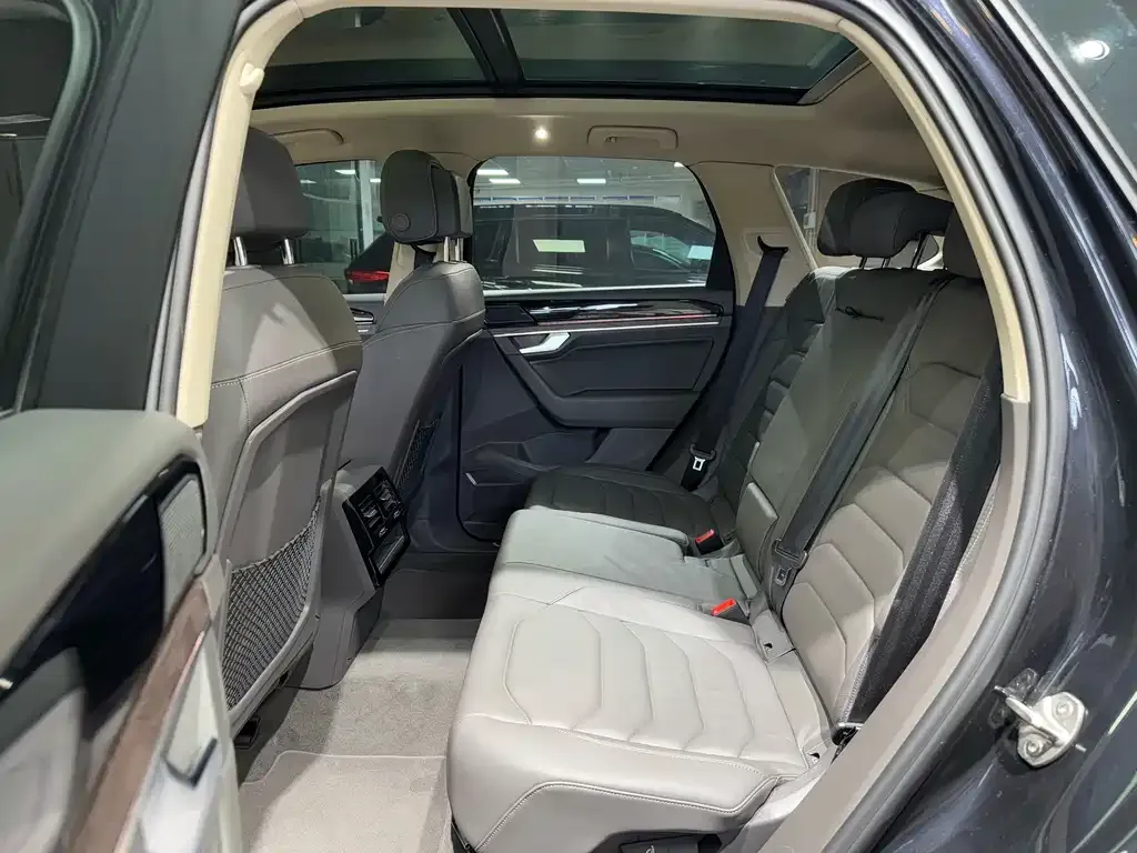 Volkswagen Touareg 2022 из CN, фото 8