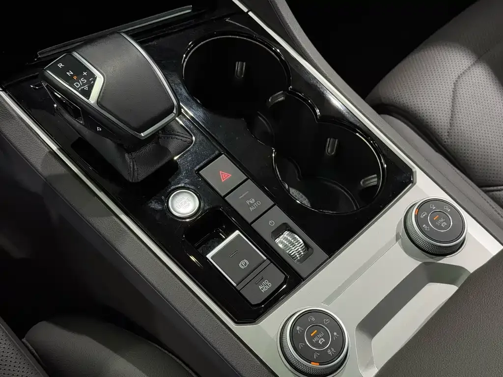Volkswagen Touareg 2022 из CN, фото 6