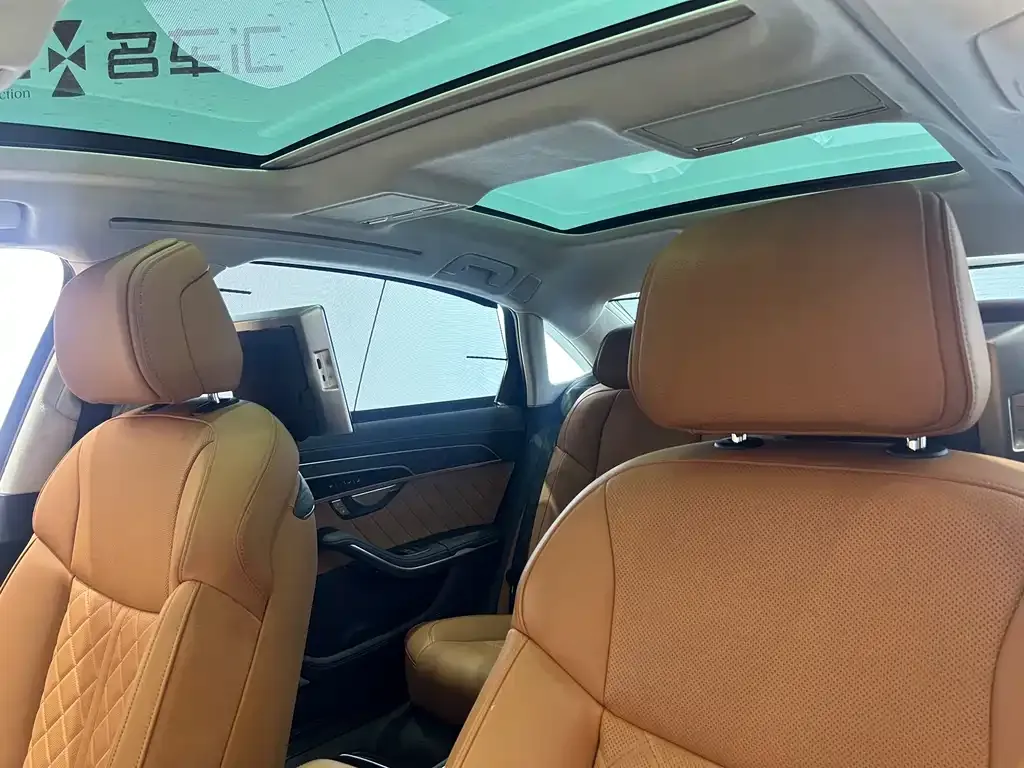 Audi A8 — фото 6