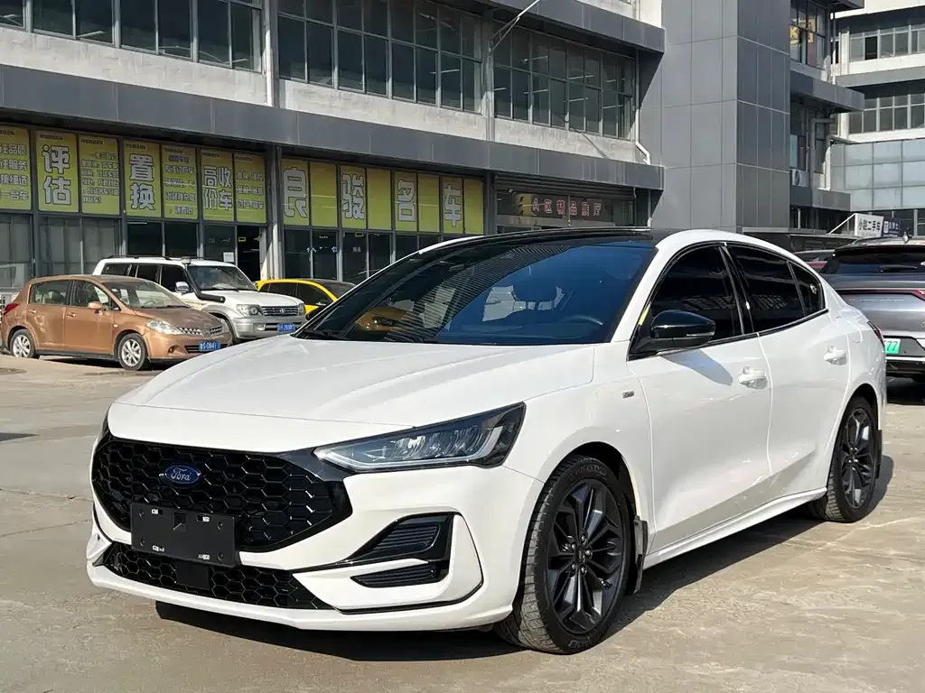 Ford Focus 2022 из CN, фото 1