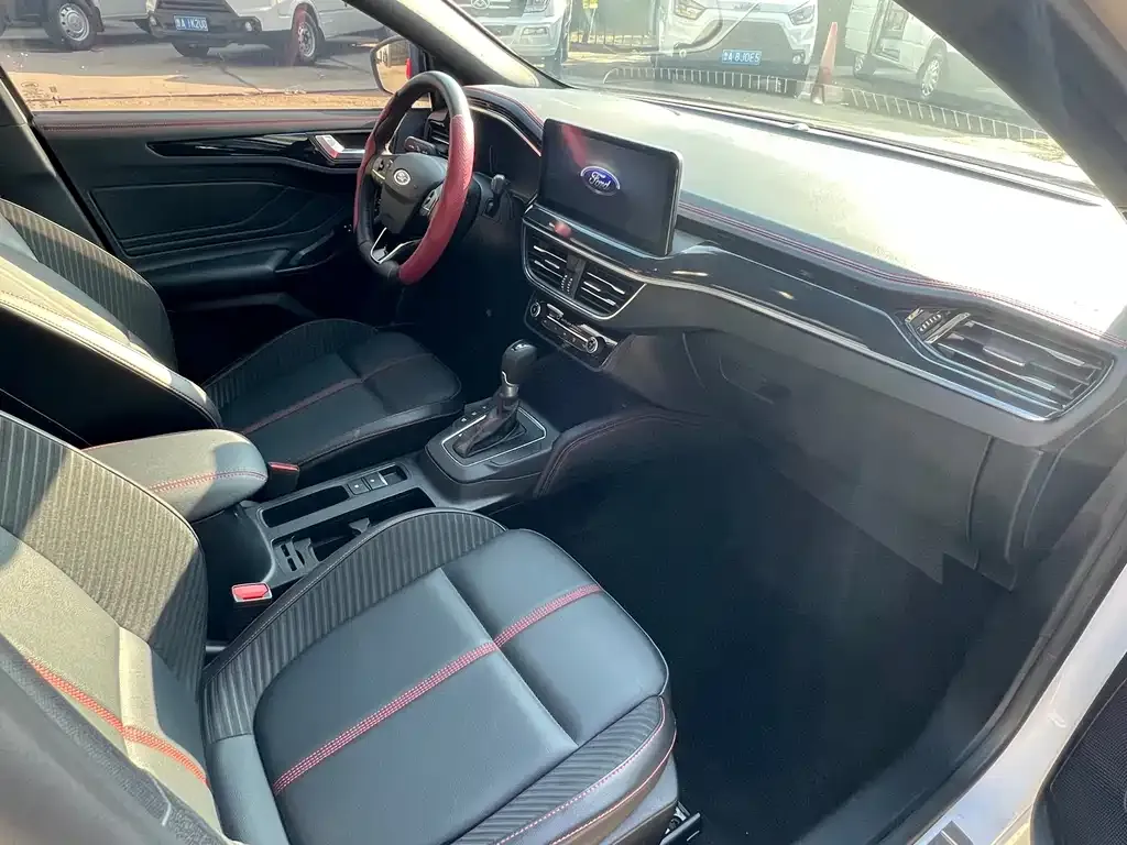Ford Focus 2022 из CN, фото 3