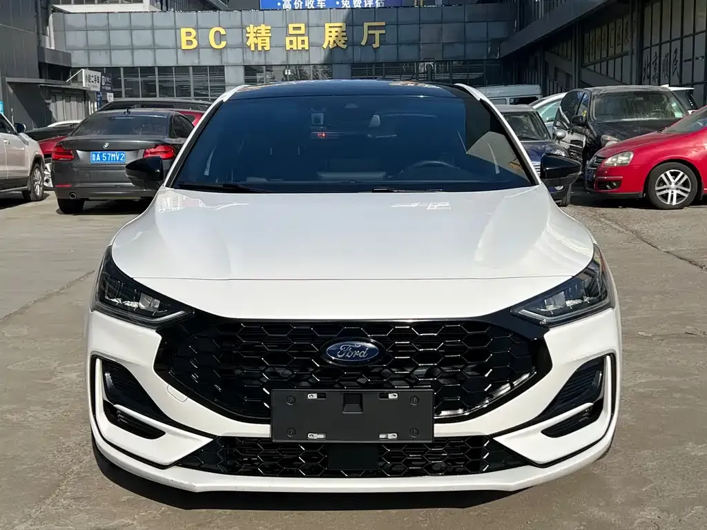 Ford Focus 2022 из CN, фото 5