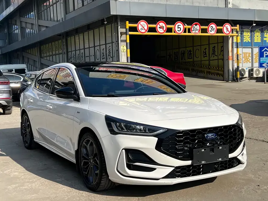Ford Focus 2022 из CN, фото 10