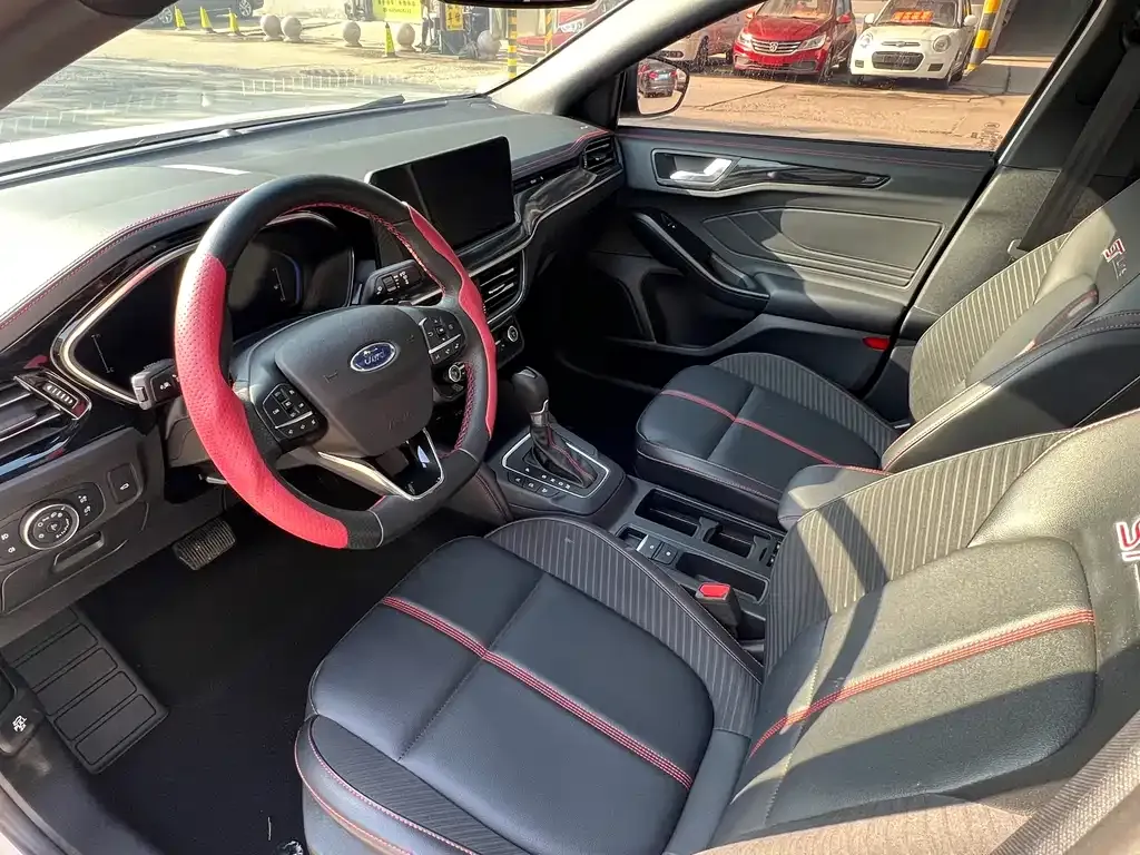 Ford Focus 2022 из CN, фото 9