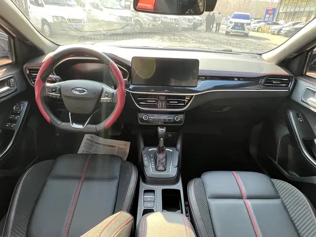 Ford Focus 2022 из CN, фото 2