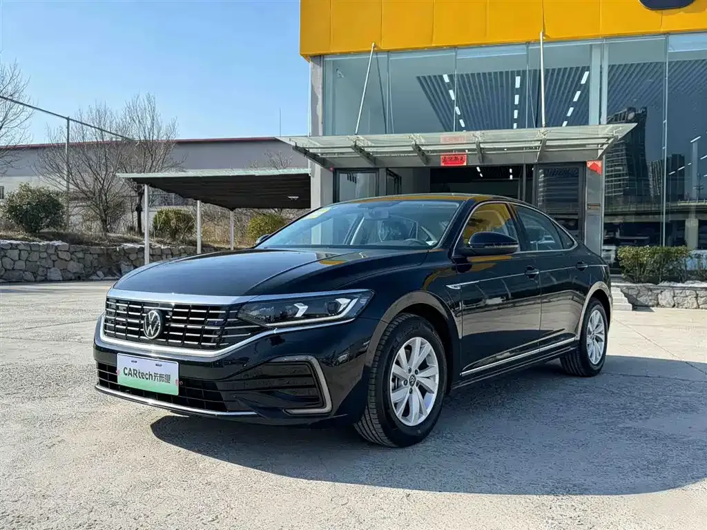 Volkswagen Passat New Energy — фото 1