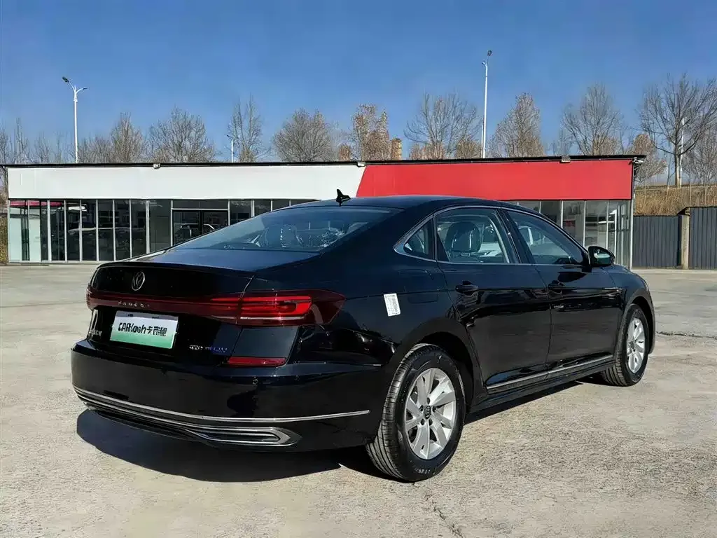 Volkswagen Passat New Energy — фото 3